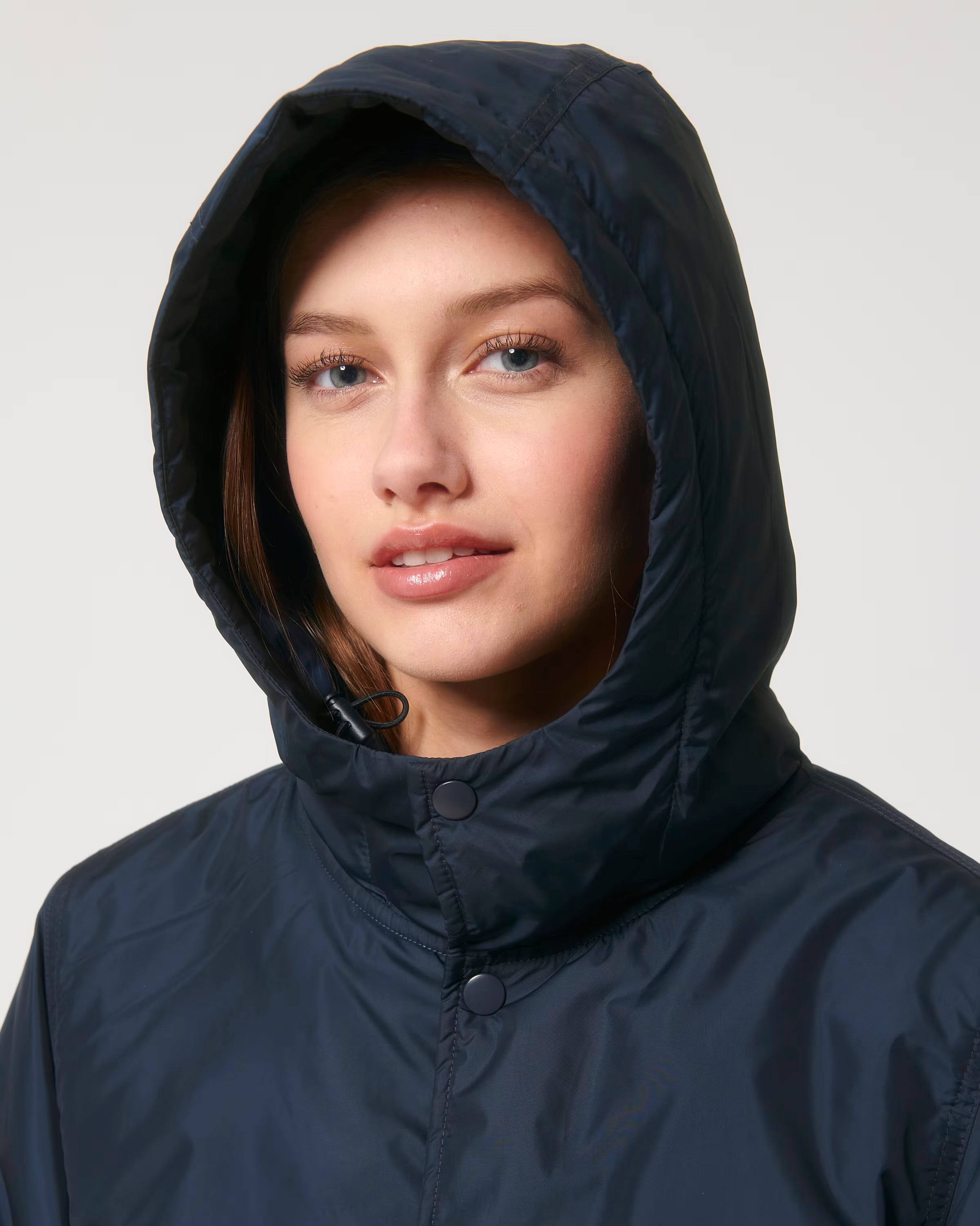 MINIMALISTINĖ NAVY STRIUKĖ