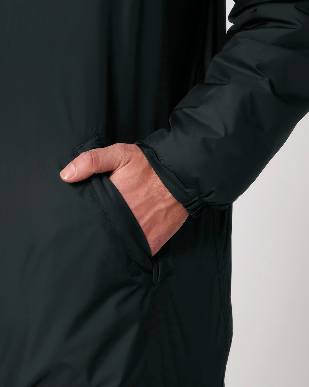 MINIMALISTINĖ BLACK STRIUKĖ